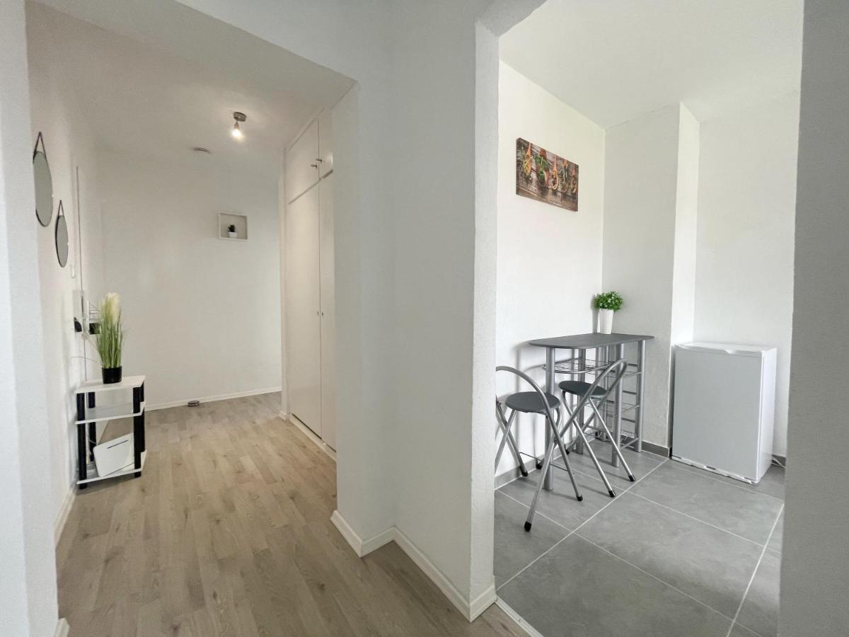 Perfekte 1,5 Wohnung Zentral In Leonberg Gegenueber Einkaufzentrum Esterno foto