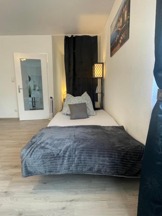 Perfekte 1,5 Wohnung Zentral In Leonberg Gegenueber Einkaufzentrum Esterno foto